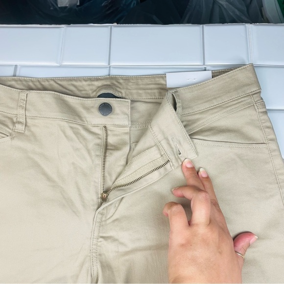 New Lane Bryant Women's Signature Fit Slim Bermuda Short 18 Natural 221 - Picture 6 of 8